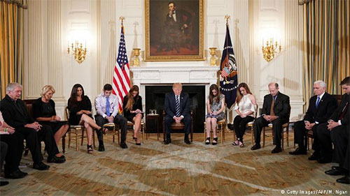 Trump propone un plan para evitar tiroteos en las escuelas Trump propone un plan para evitar tiroteos en las escuelas